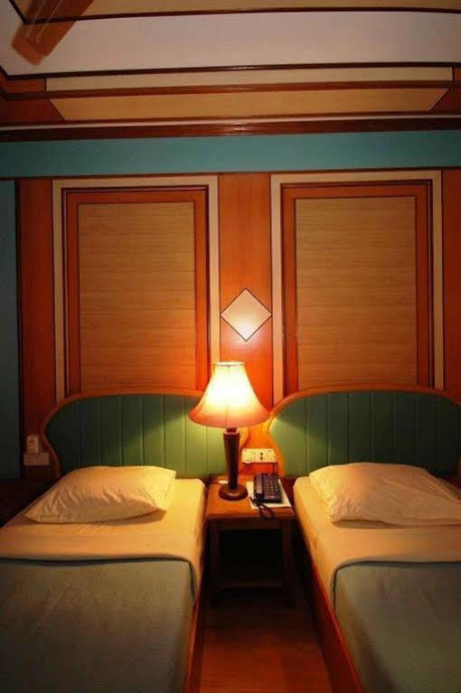 Shari La Island Resort Kampong Pasir Hantu Eksteriør bilde